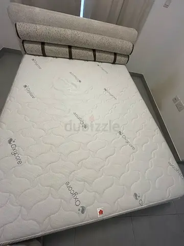 Queen Oxycore mattress in good condition