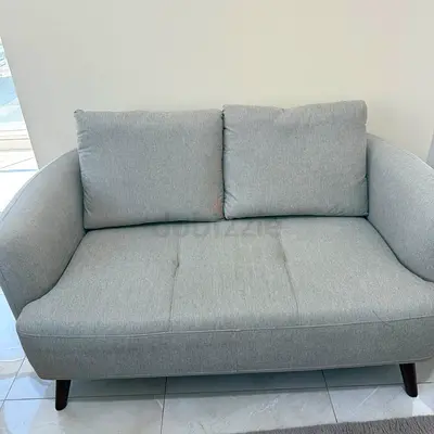 كنبة ثنائية رمادي بحالة ممتازة | Grey 2-Seater Sofa