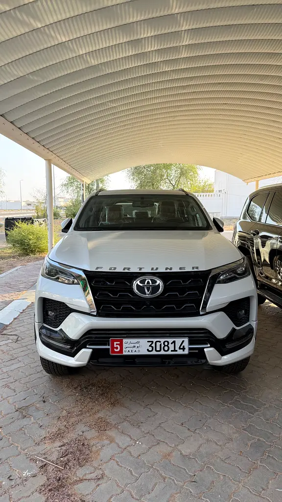 Toyota Fortuner 2025 — photo 1 of 9
