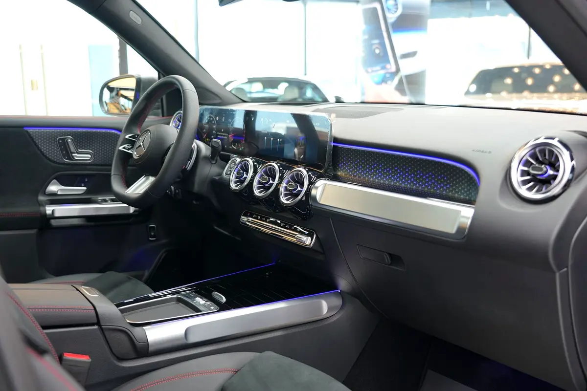 Mercedes-Benz GLB-Class 2025