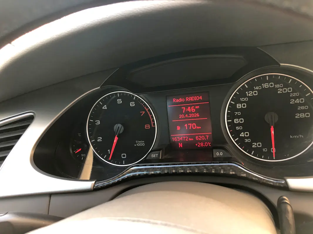 Audi A4 2011 — photo 1 of 4