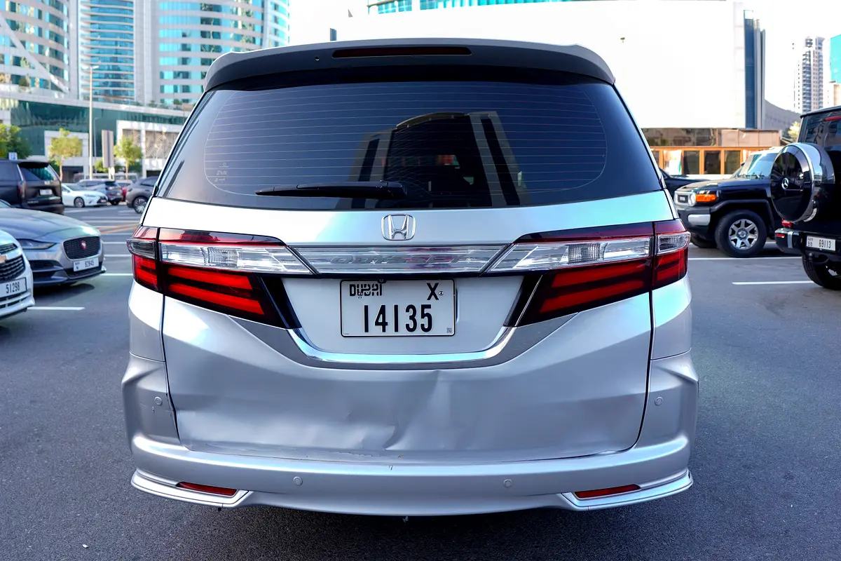 Honda Odyssey 2016 — photo 1 of 20