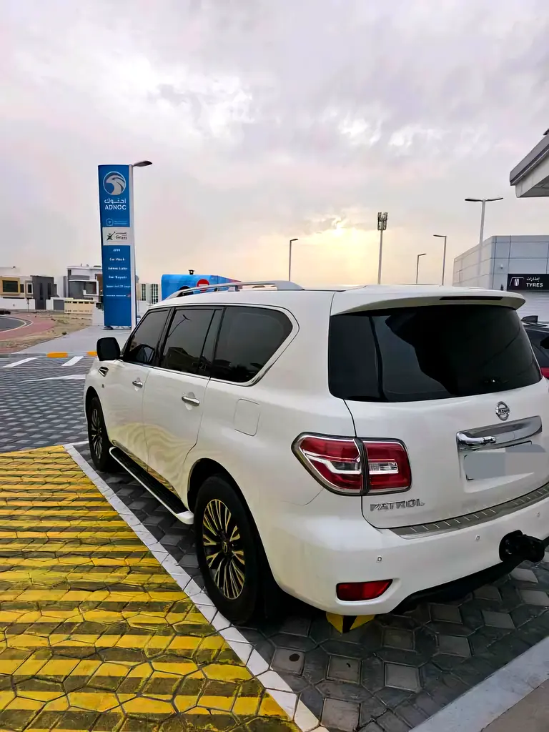 Nissan Patrol 2014 — photo 1 of 13