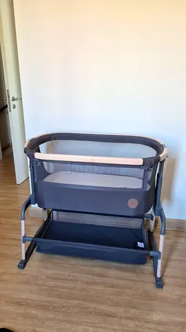 Maxi Cosi Iora Co-sleeper bassinet / bedside crib in good condition