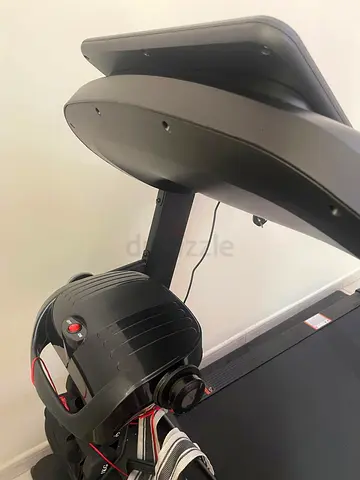 TREADMILL WITH MASSAGER. NEGOTIABLE