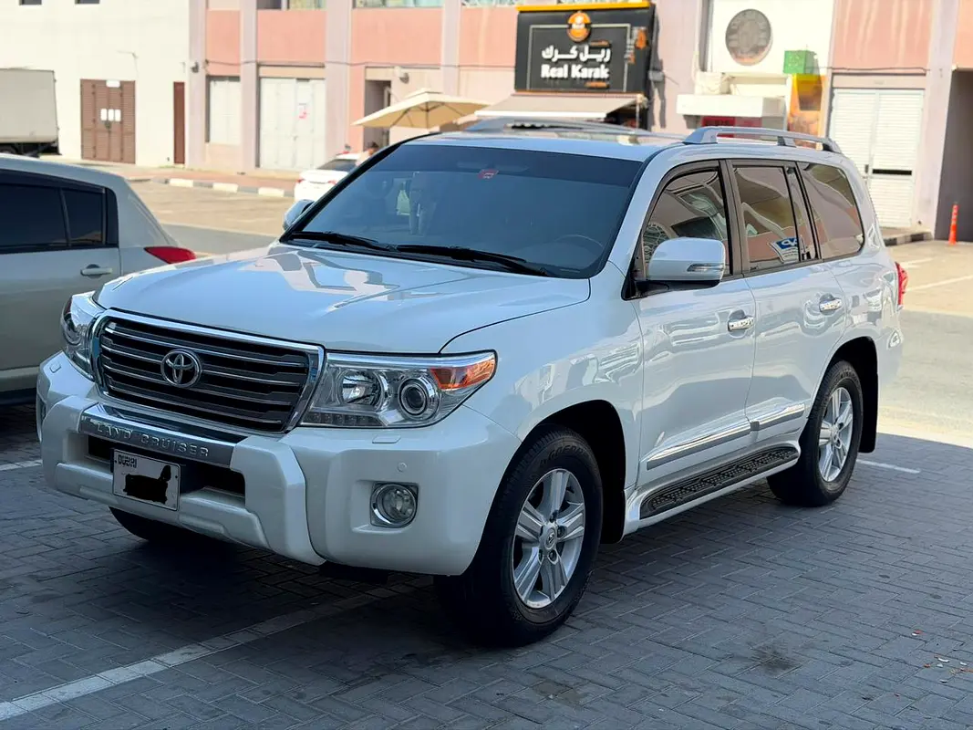 Toyota Land Cruiser 2014 — photo 1 of 9