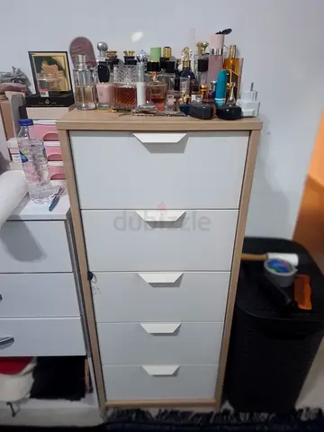 Practical 5-Drawer Dresser with White Finish
