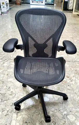 Selling Herman Miller Aeron office chair excellent condition