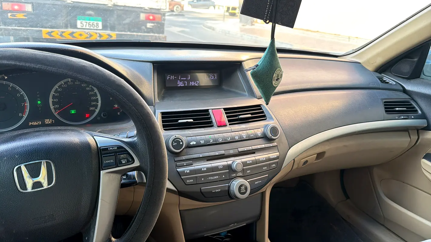 Honda Accord 2012 — photo 1 of 4