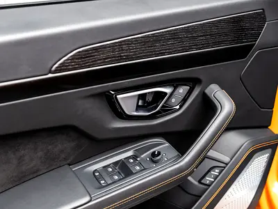 2024 Lamborghini URUS photo 9
