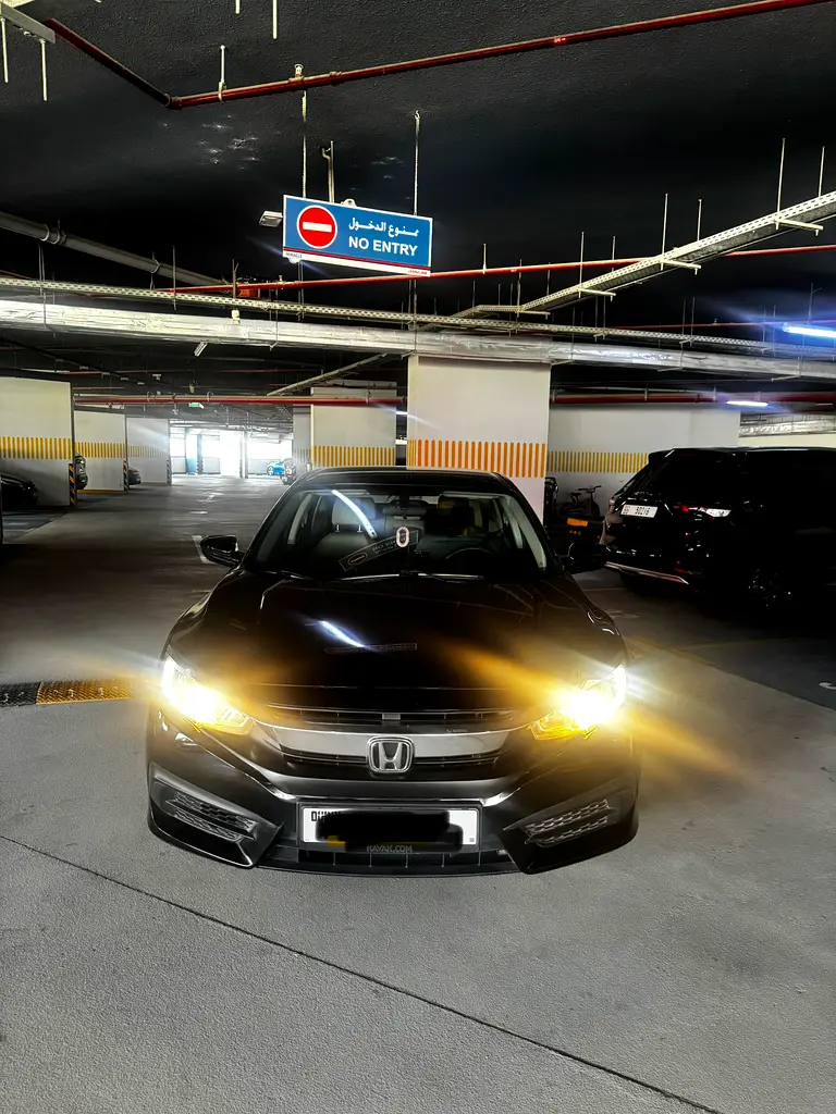 Honda Civic 2019 — photo 1 of 9