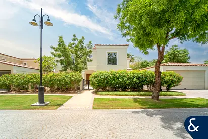 Family Villa | Backing Park | Fully Upgraded