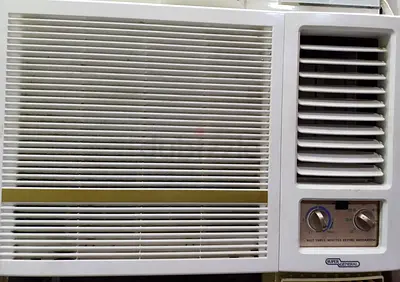 Used window air conditioner unit - functional