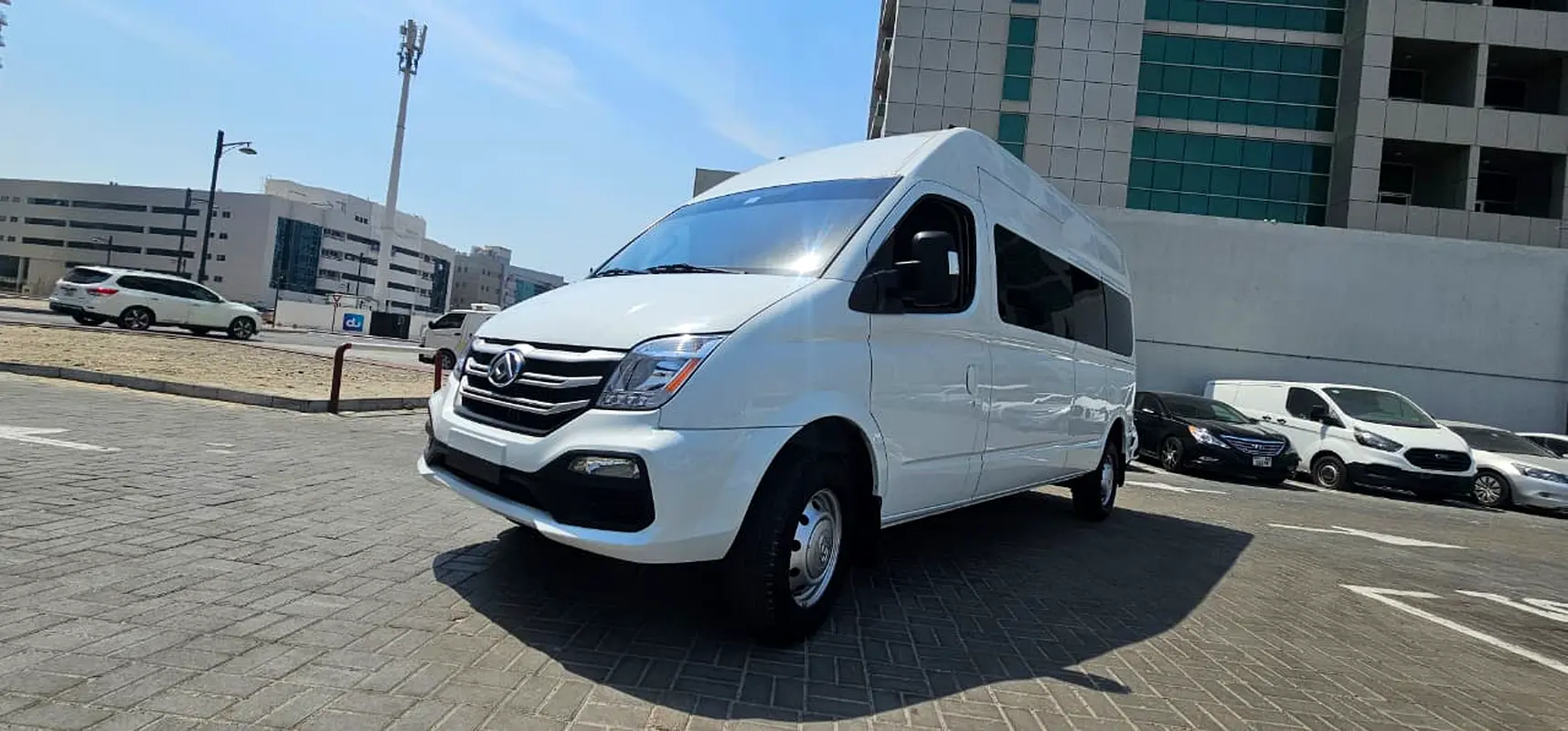 Maxus V80 2025 — photo 1 of 10