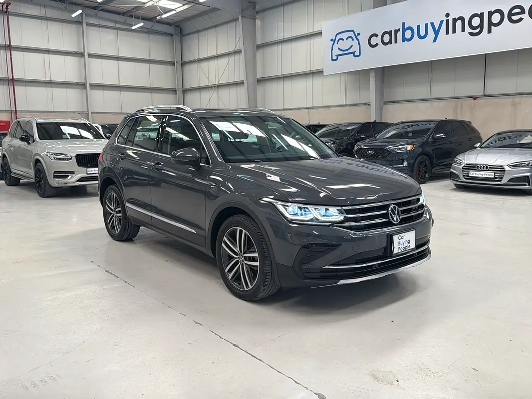 Volkswagen Tiguan 2021 — photo 1 of 18