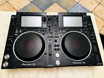 Pioneer CDJ 2000nxs2 (nexus 2) DJ Players