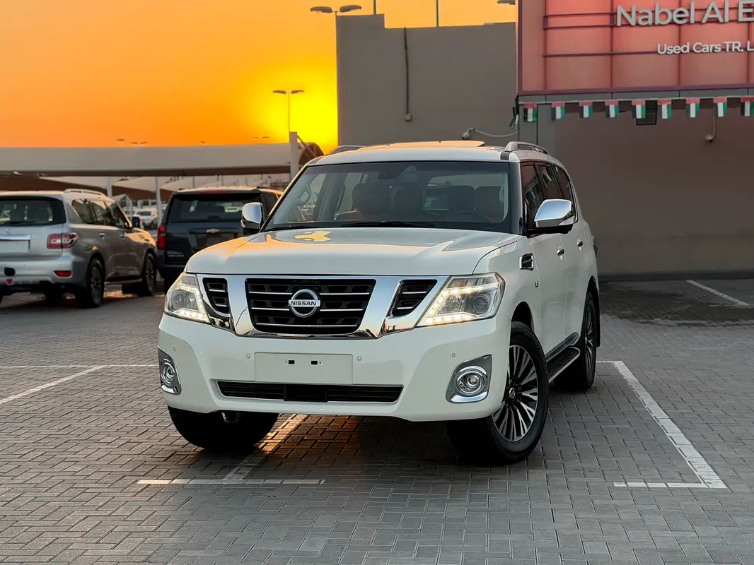 Nissan Patrol 2017 — photo 1 of 16