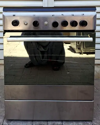 Ariston gas cooker, with 4 burners, size 60x60cm,  perfect working