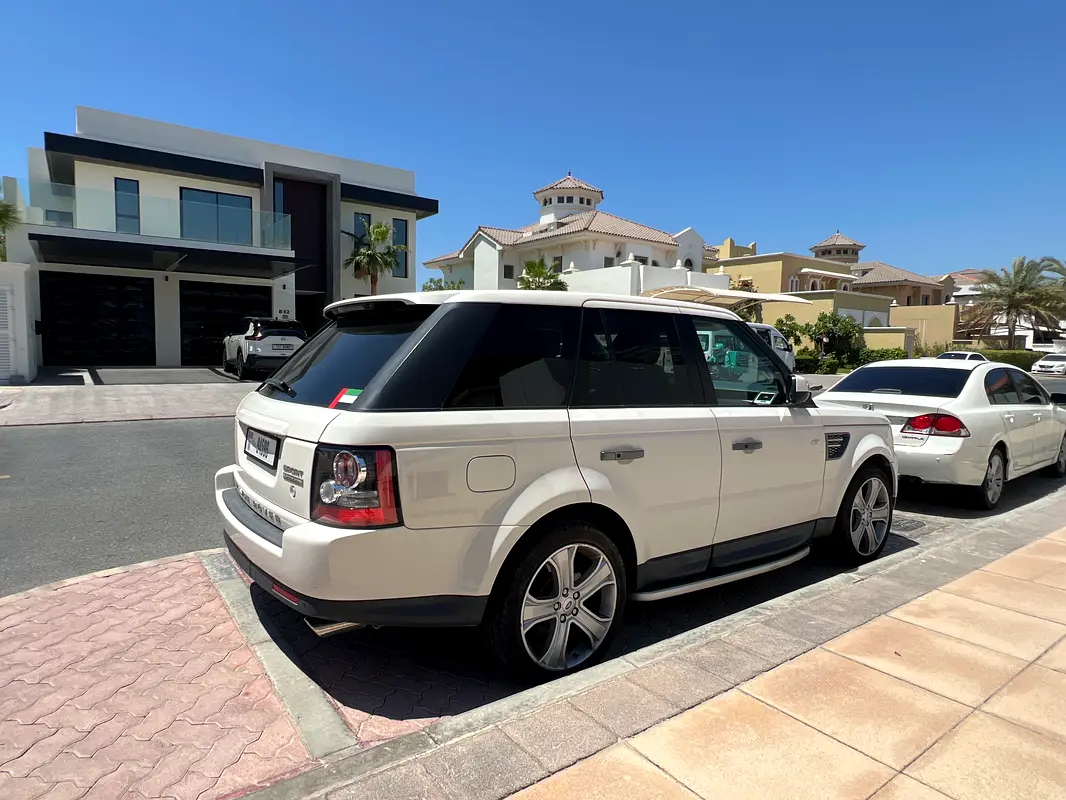 Land Rover Range Rover 2010 — photo 1 of 1