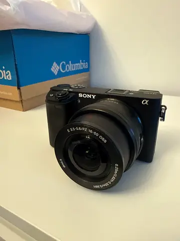 Sony digital 6300 camera, used once, with its original box and bag, original strap, power cables