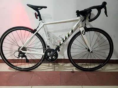 Scott Road Bike - Lightweight White aluminum Frame, Shimano Tiagra