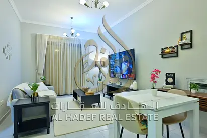شقة مفروشة بالكامل غرفة وصالة للإيجار في الزاهية الشارقة | 2 حمام | مفروش فاخر | 6 دفعات | موقع مميز | 54,000 درهم سنوياً