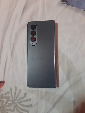 Samsung Galaxy Z Fold4 in excllent condition very nice phone  inner lcd damage  other is in excellen
