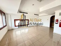 Office for annual rent in Jubail (Al Muraijah) | 750 sq ft | Central air conditioning | 2 bathrooms