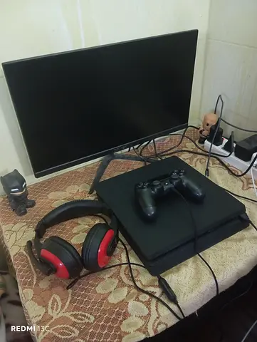 Playstation 4 slim