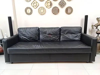 Black leather 3-seater sofa in good condition