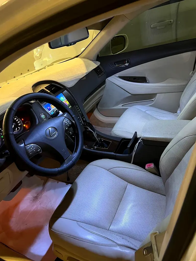 Lexus ES-Series 2010 — photo 1 of 8