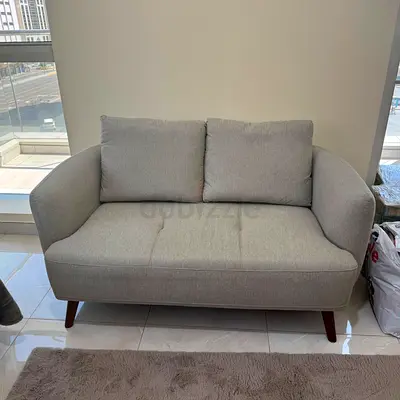 كنبة ثنائية رمادي بحالة ممتازة | Grey 2-Seater Sofa
