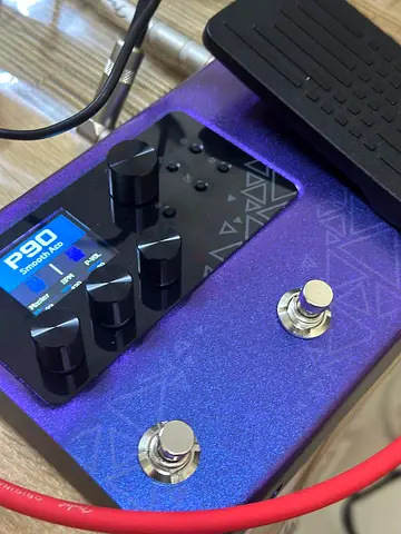 Compact Multi-Effect Guitar Pedal with Expression Pedal