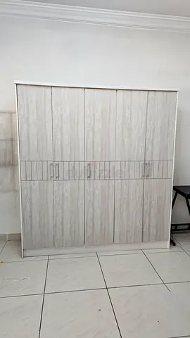 Light wood 6-door wardrobe with central drawers — good conditionh