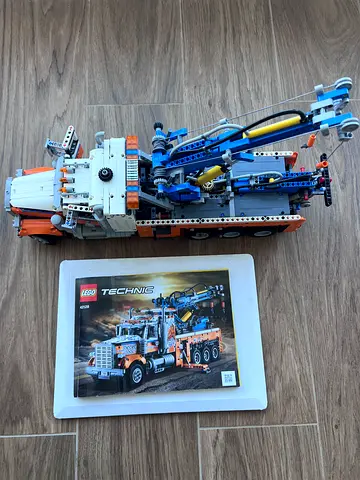 LEGO Technic Heavy-Duty Tow Truck Set 42128