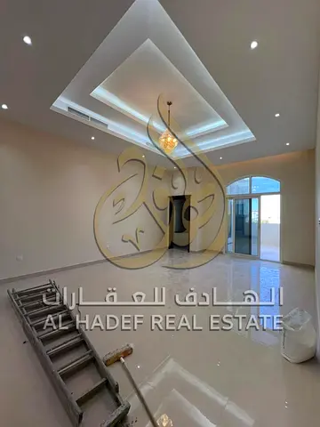 كل جزء منها مزود بوحدة تكييف مستقلة مع إمكانية التحكم المنفرد، مما يوفر أعلى درجات الراحة وكفاءة استهلاك الطاقة. تقع في موقع هادئ ومميز قريب من الخدما