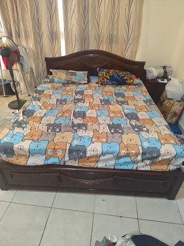 Queen size bed and mattresss