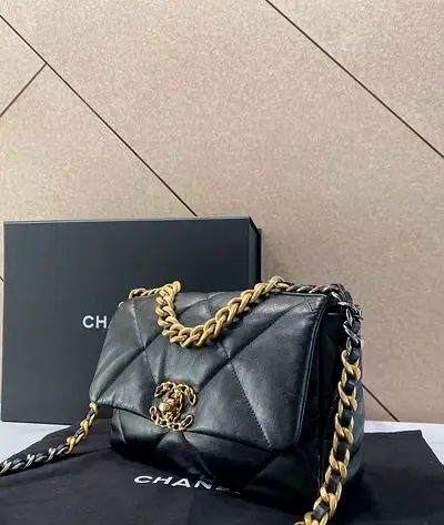 chanle 19 bag 99%new full set