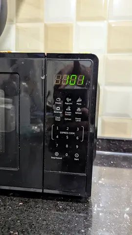 Wurfal Black Countertop Microwave Oven – 1100W (Good Working Condition)