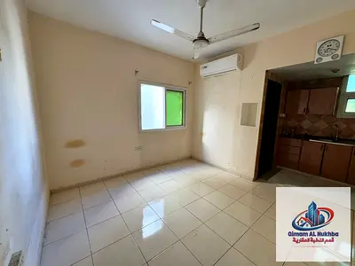 استوديو في المجرة بمطبخ منفصل وتكييف سبليت بسعر 16000 درهم مع 4 أو 6 دفعات وموقع مميز قريب من جميع الخدمات