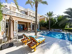5BR FULLY UPGRADED WITH POOL + GARDEN I SEA VIEW
