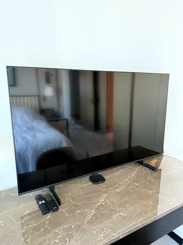 Samsung 50” 4K UHD Smart TV AU8000 – Excellent Condition