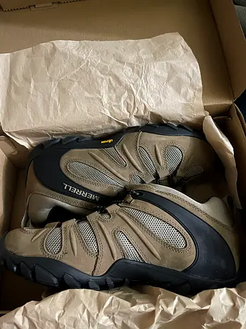 BRAND NEW Merrell Chameleon 8 Hiking Shoes (Size 42)