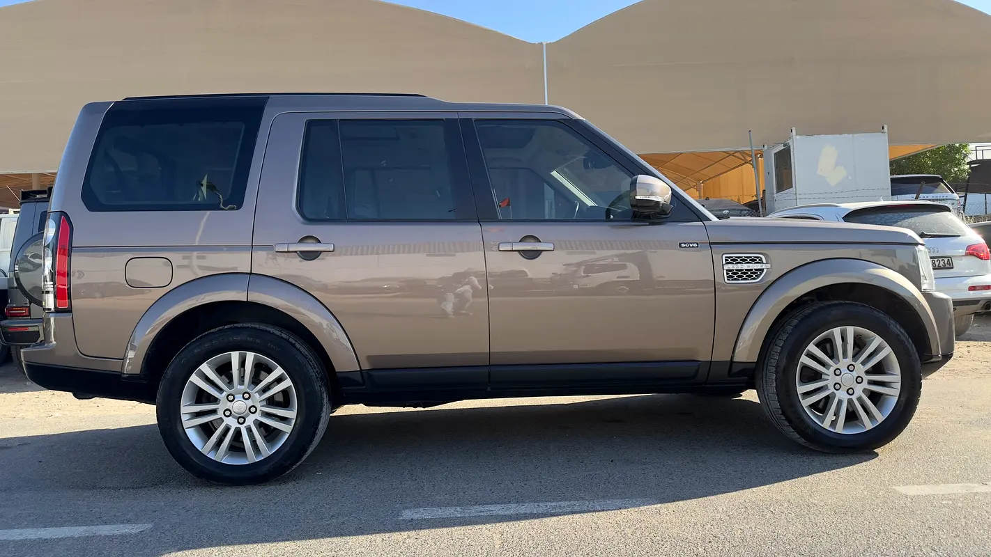 Land Rover LR4 2017 — photo 1 of 19