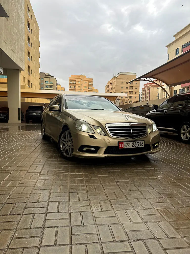 Mercedes-Benz E-Class 2011 — photo 1 of 8
