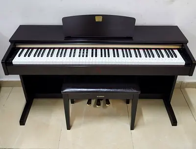 The Yamaha Clavinova CLP-320 is an entry-to-mid level digital piano renowned for offering authentic