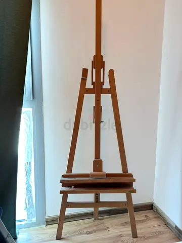 Wooden Studio Easel - Adjustable Artist Easel