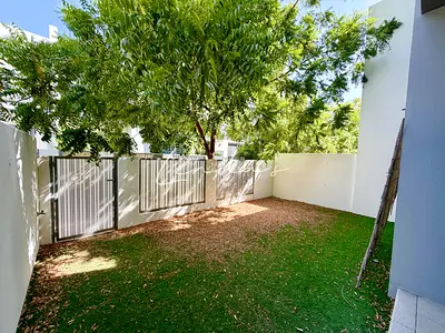 Vacant | Vibrant green garden | privacy