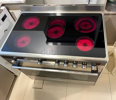 Siemens iQ700 5 zone cooking range neat and clean