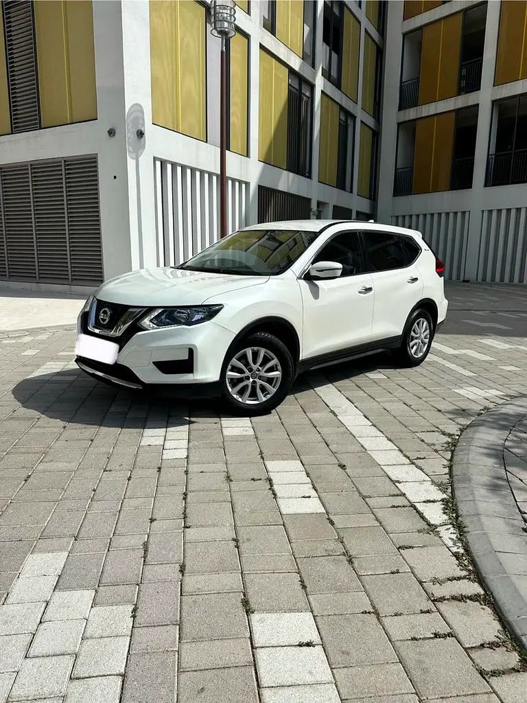 Nissan X-Trail 2018 — photo 1 of 9